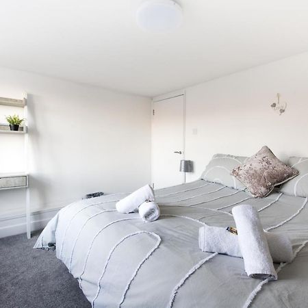 Luxe Maisonette- Parking, 4K Tvs, Leds, Local Snacks And More! Bath Ngoại thất bức ảnh